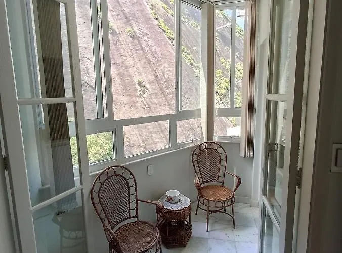Espaçoso apartamento 2 Quartos em Copacabana à 500m da praia e Metrô Rio de Janeiro