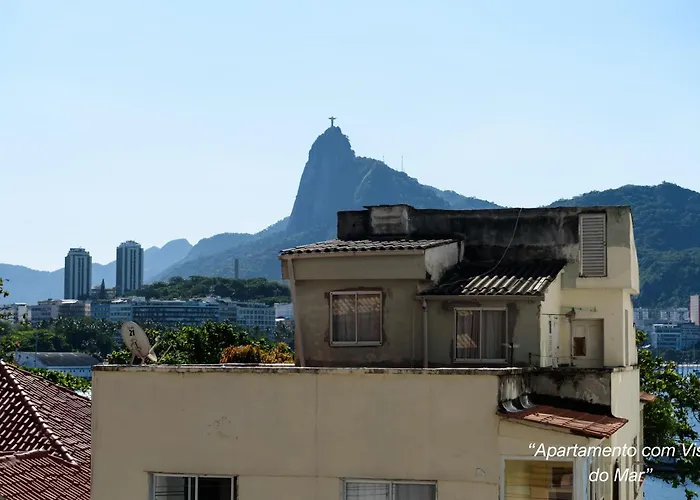 2 Apartamentos Individuais de 2 Quartos na Urca com Vista para Baia de Guanabara a 700m Pão de Açúcar com Cozinha Completa e Wi-Fi - Bares, Restaurantes e Comércio Local a poucos metros Rio de Janeiro