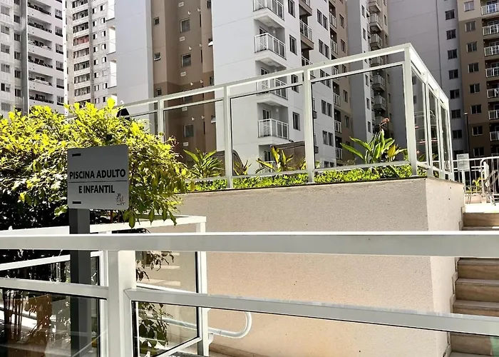 Apartamento de 2 quartos, com piscina e há 10 km de copacabana Rio de Janeiro