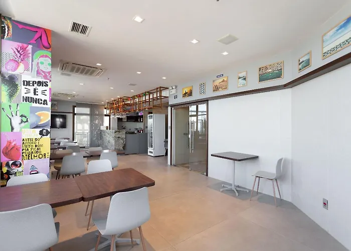 (902-A) Apartamento com Suíte no Coração Leblon Rio de Janeiro