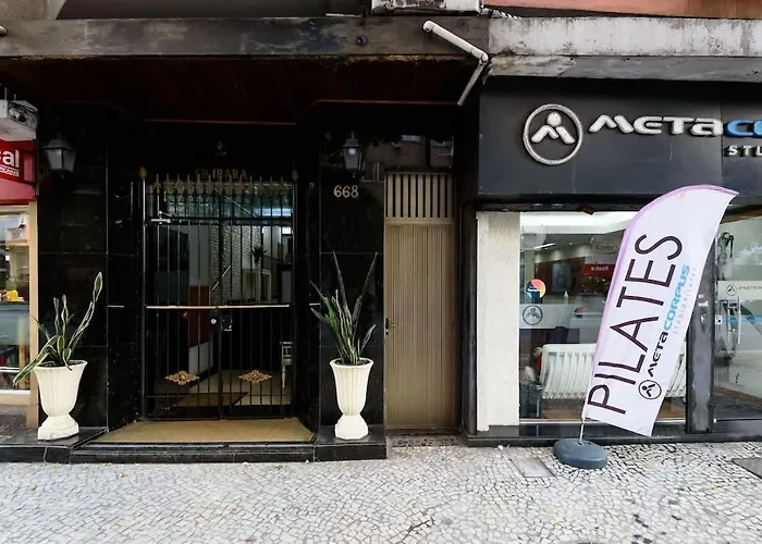 Quarto e sala perto da praia de Copacabana e metrô Rio de Janeiro