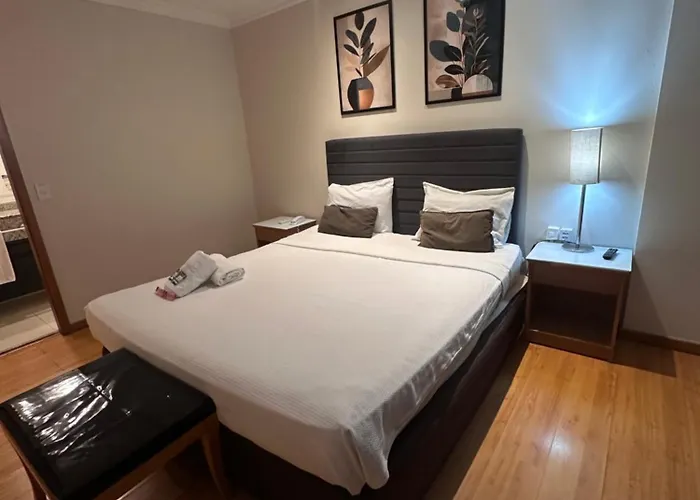 Barra da Tijuca - 508 - De Frente para Maravilhosa Piscina - Estacionamento Gratuito - Academia Comphania Atletica - Balsa para Praia Grátis - Microondas - Geladeira Grande - Recepção 24horas - Wi-Fi - Com Pia Rio de Janeiro